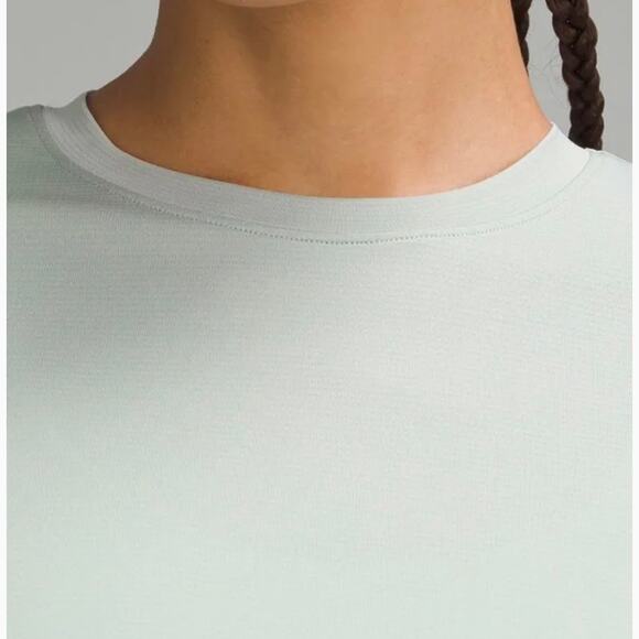 Lululemon NEW Ultralight Waist-Length T-Shirt Size 10 Jade Grey No-Stink Zinc™ - Picture 4 of 14